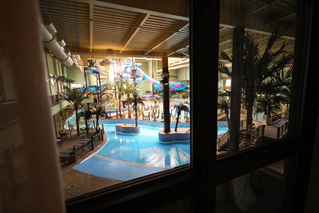 Maui Sands Resort & Indoor Water Park Сендаскі Екстер'єр фото